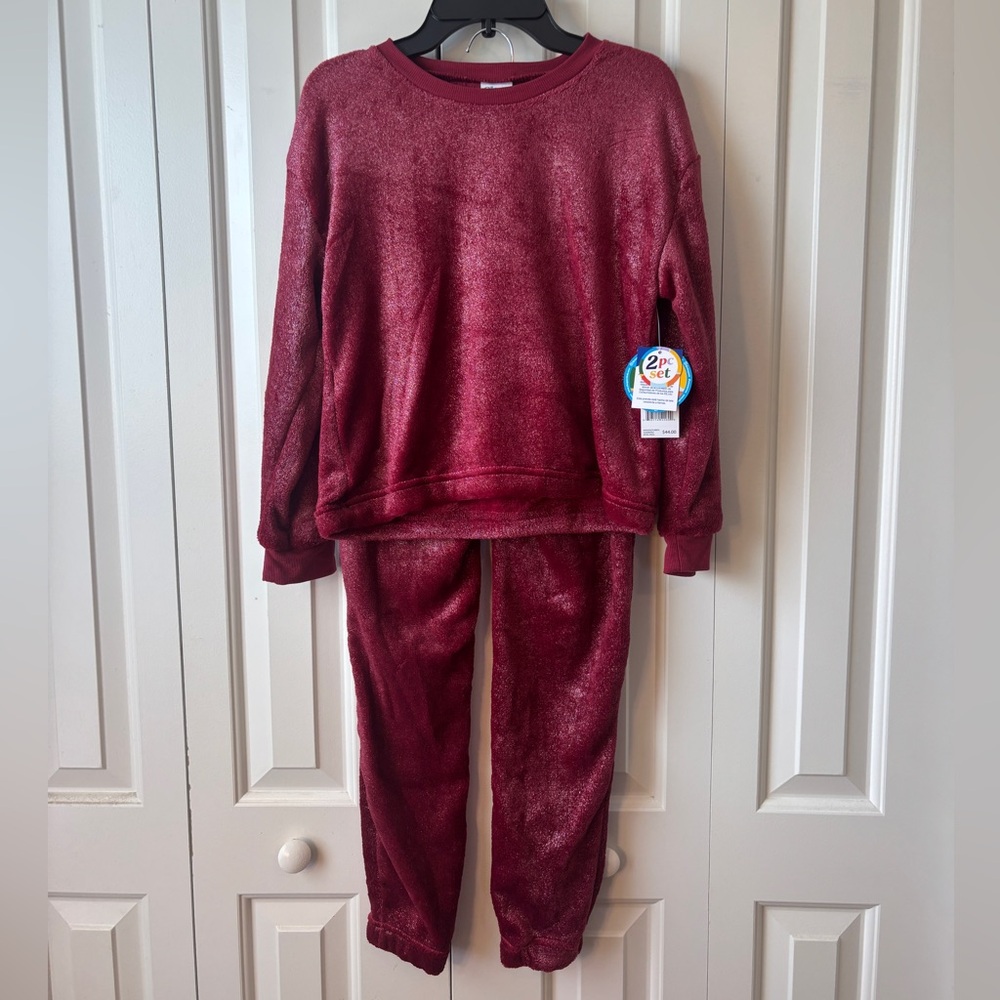 NWT Sleep On It Fleece Pajama Set in Berry